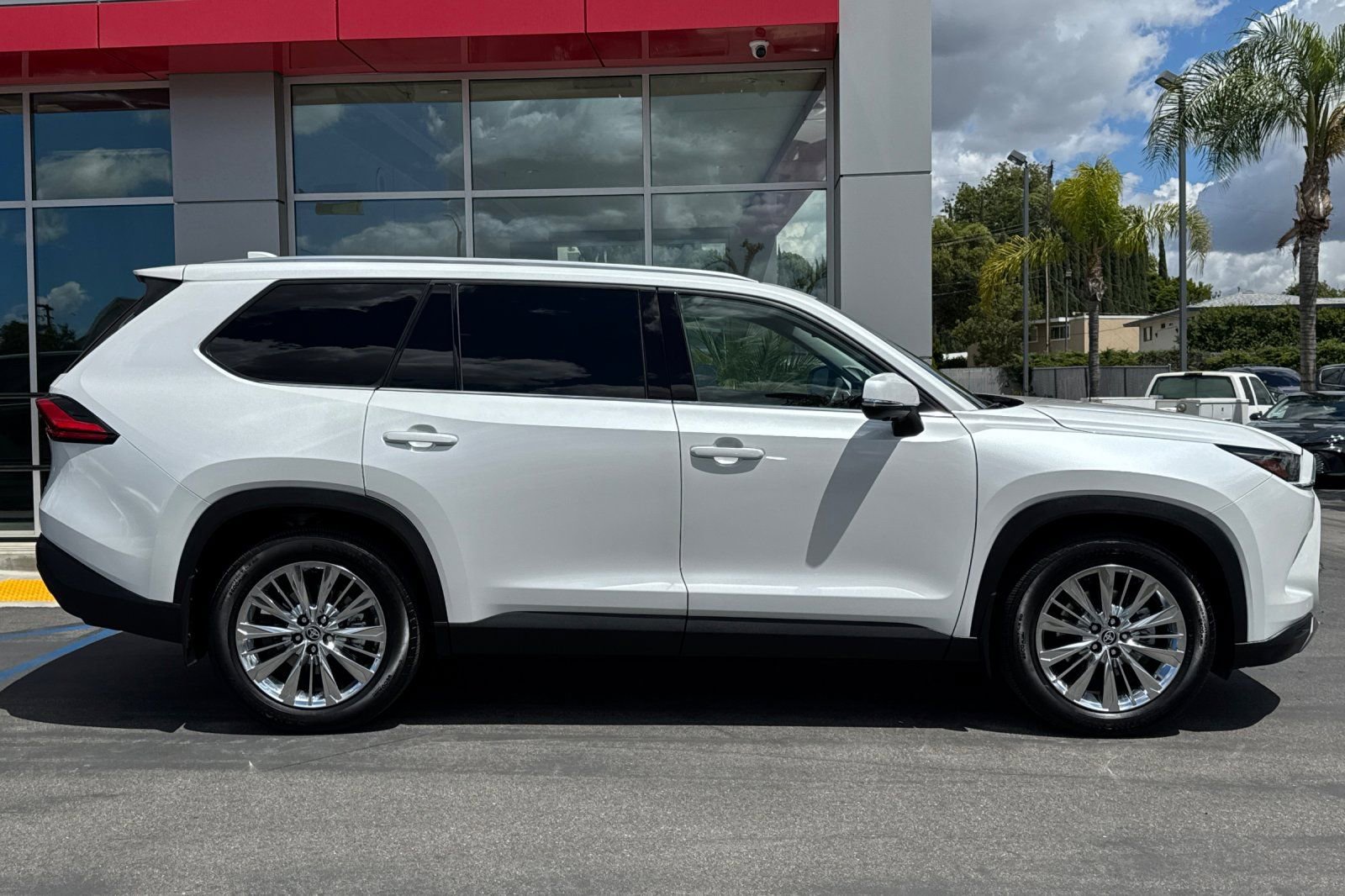 Certified 2024 Toyota Grand Highlander Platinum image 4