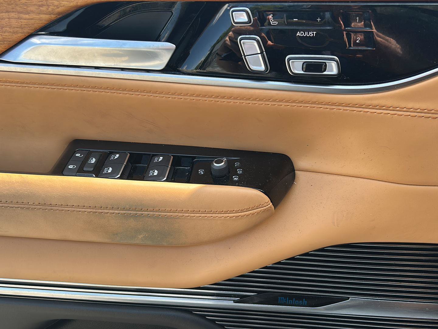 Used 2023 Jeep Grand Wagoneer Series III AWD/4WD image 13