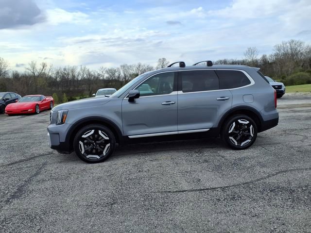 Used 2025 Kia Telluride S image 40