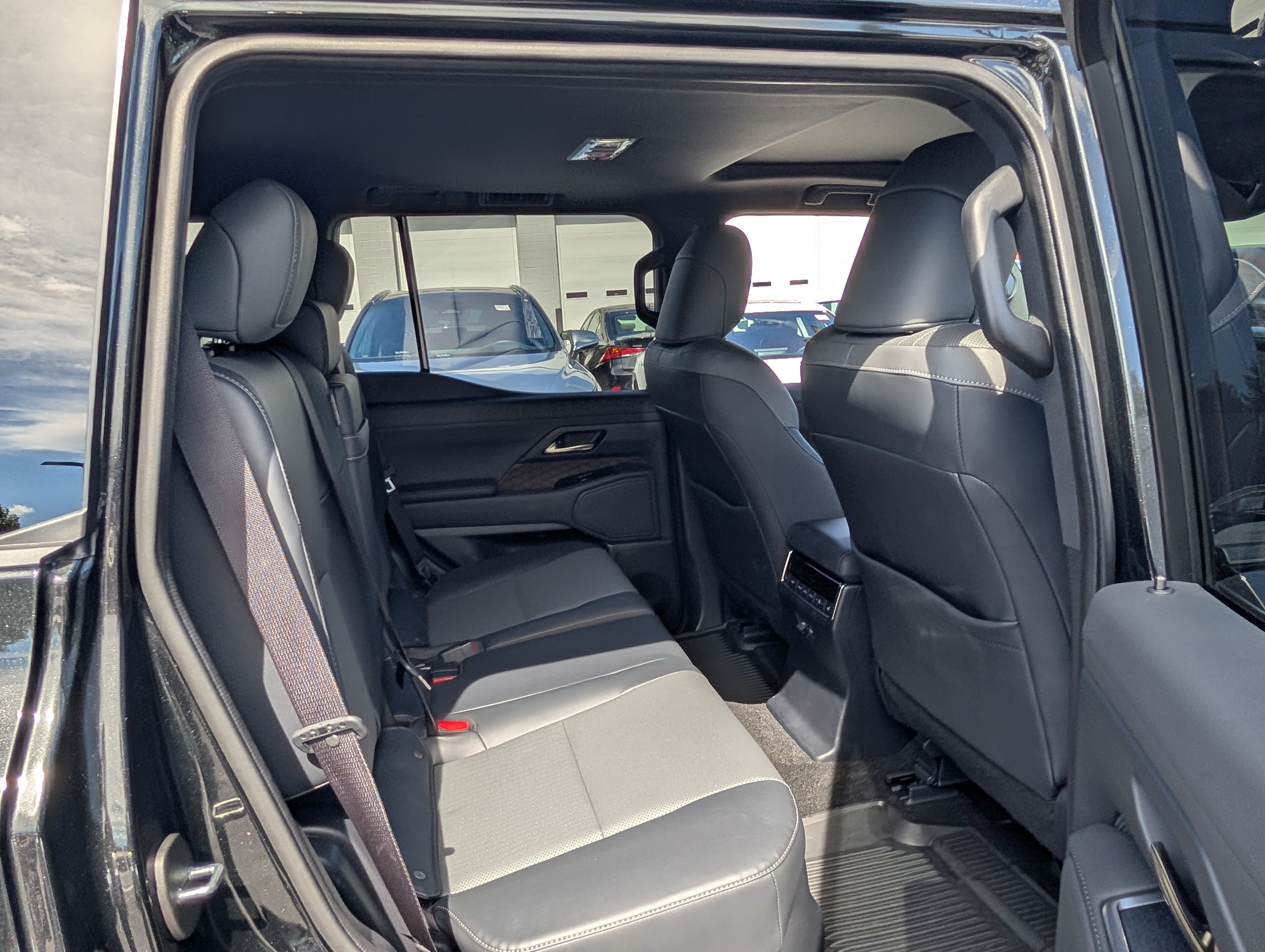 Certified 2025 Lexus GX 550 w/ Accessory Package (2T) AWD/4WD image 12