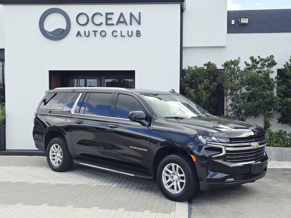 Used 2023 Chevrolet Suburban LT image 2