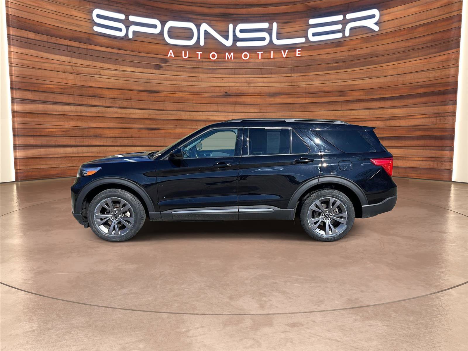 Used 2023 Ford Explorer XLT w/ Equipment Group 202A image 2