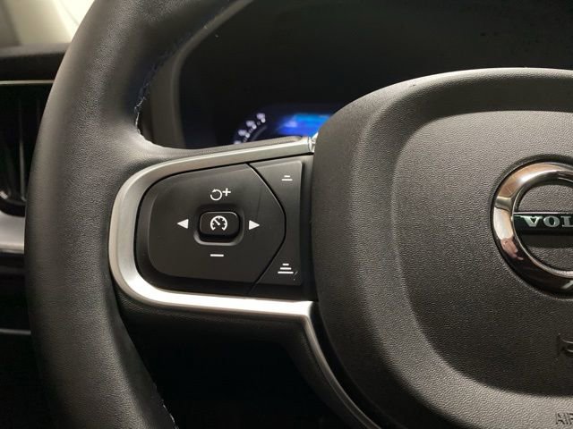 Used 2025 Volvo XC60 B5 Core image 36