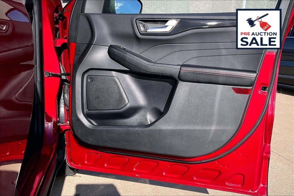 Used 2025 Ford Escape ST-Line Select AWD/4WD image 24