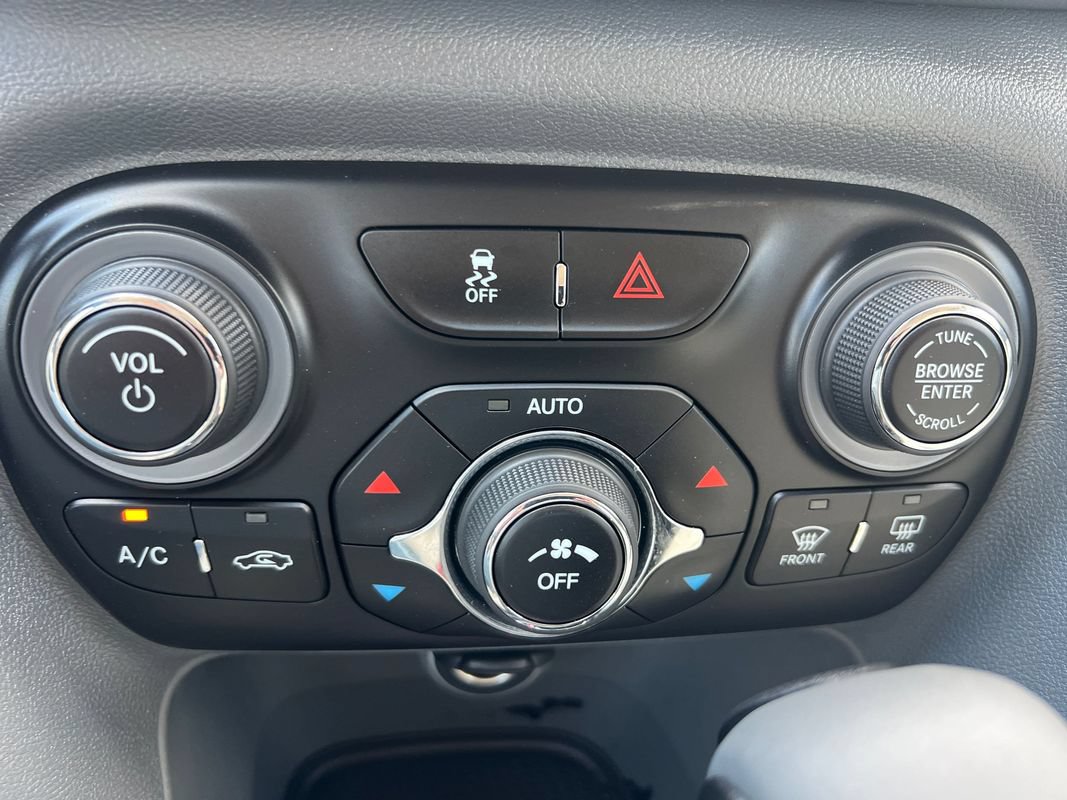 Used 2013 Dodge Dart Limited w/ Premium Group FWD image 18