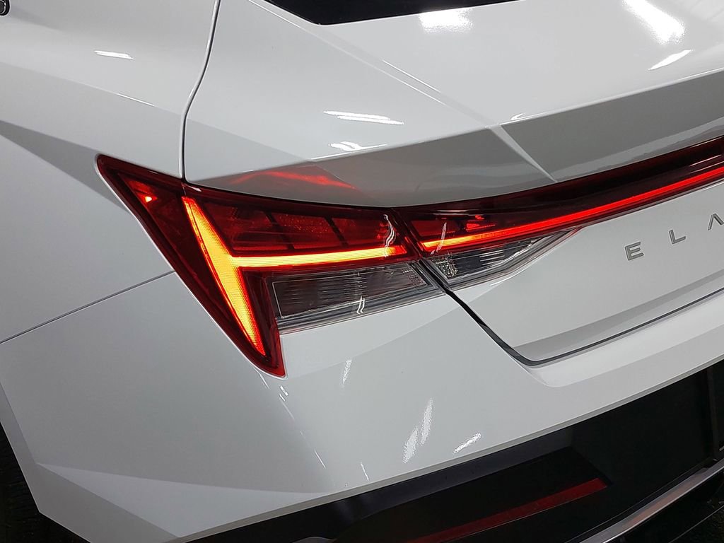 Certified 2025 Hyundai Elantra SEL image 35