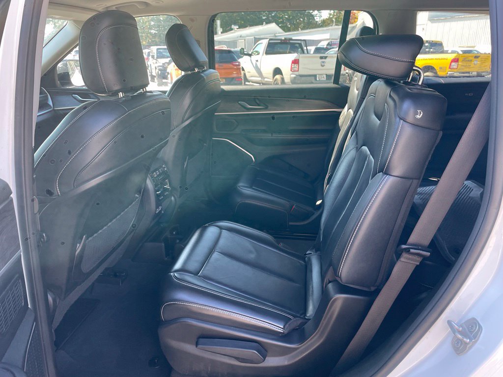 Used 2022 Jeep Grand Cherokee L Limited AWD/4WD image 16