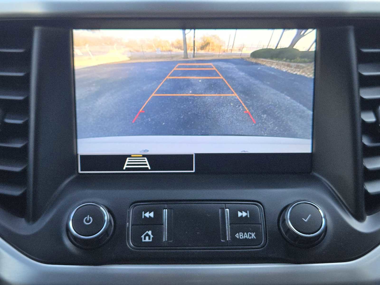 Used 2021 GMC Acadia SLE w/ Driver Convenience Package image 18