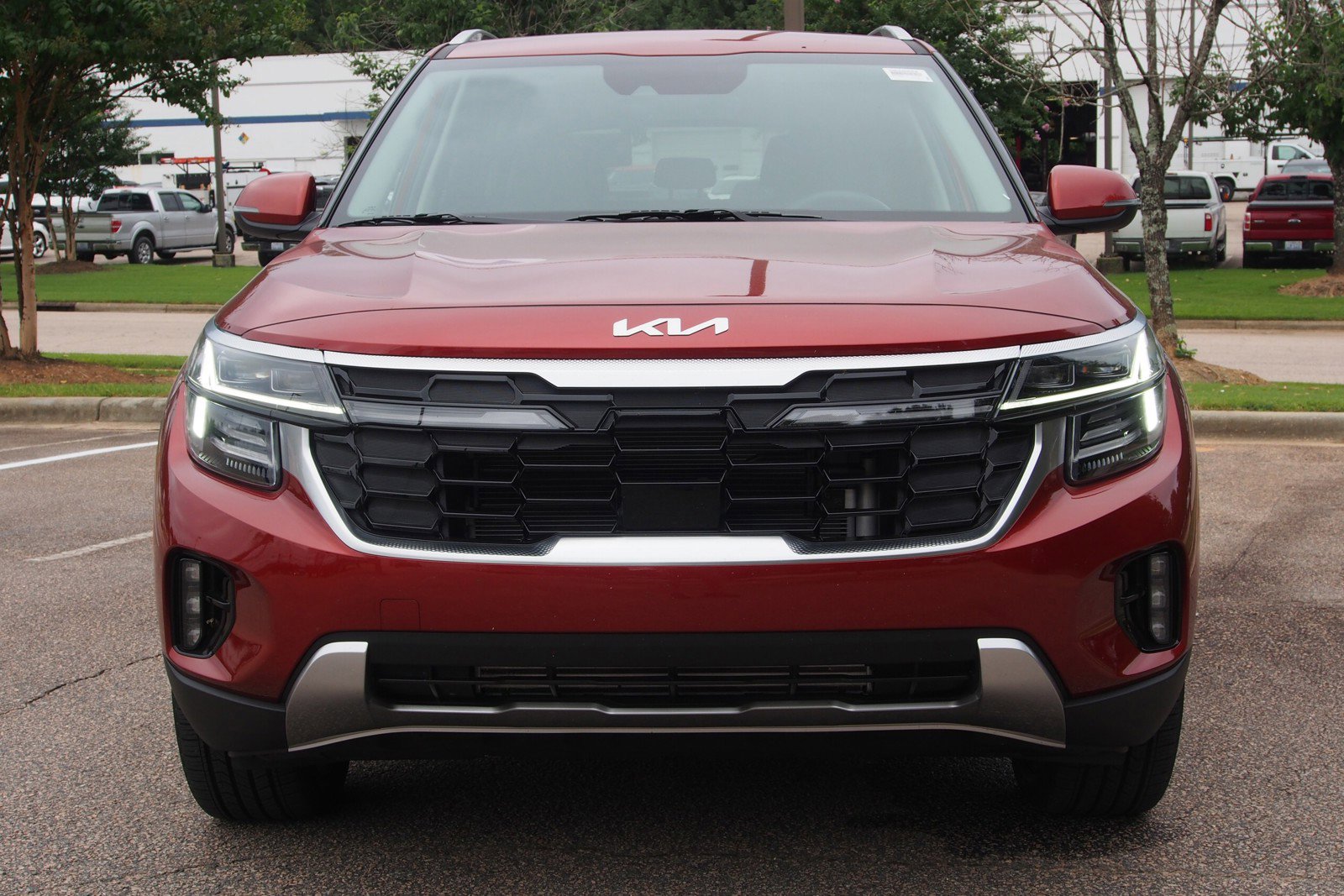 Used 2025 Kia Seltos SX w/ SX Sunroof Package image 2