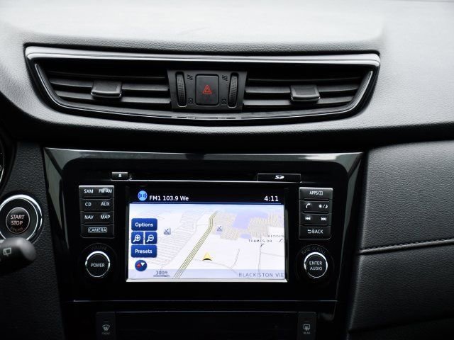 Used 2017 Nissan Rogue SV w/ SV Premium Package image 24