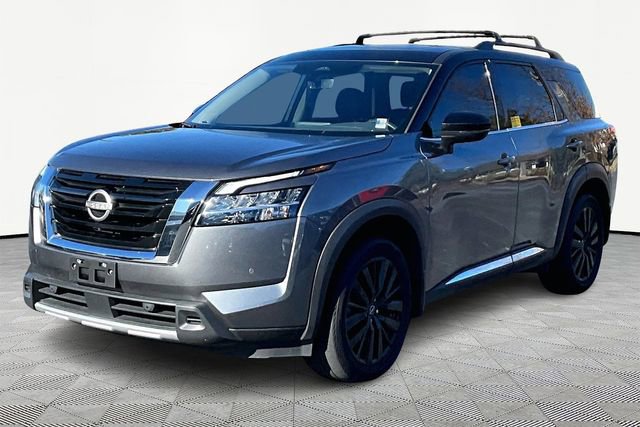 Used 2024 Nissan Pathfinder SL w/ SL Premium Package image 3