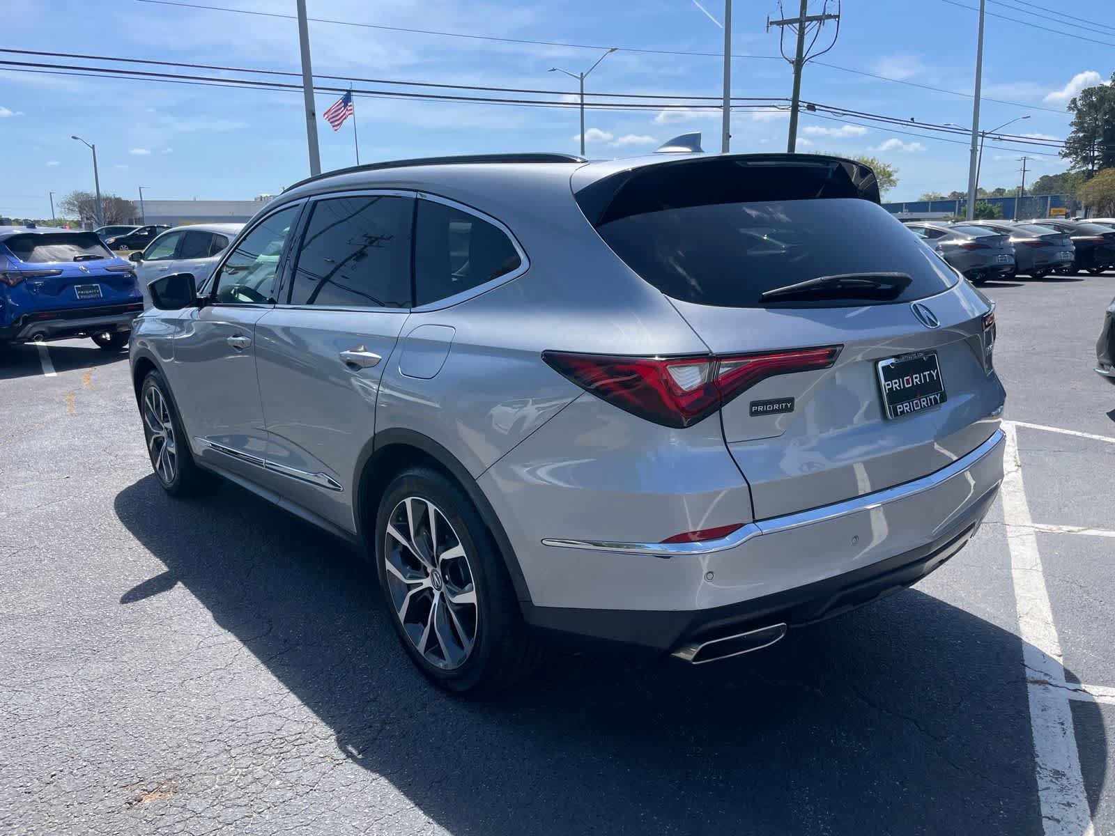 Used 2022 Acura MDX SH-AWD w/ Technology Package image 3