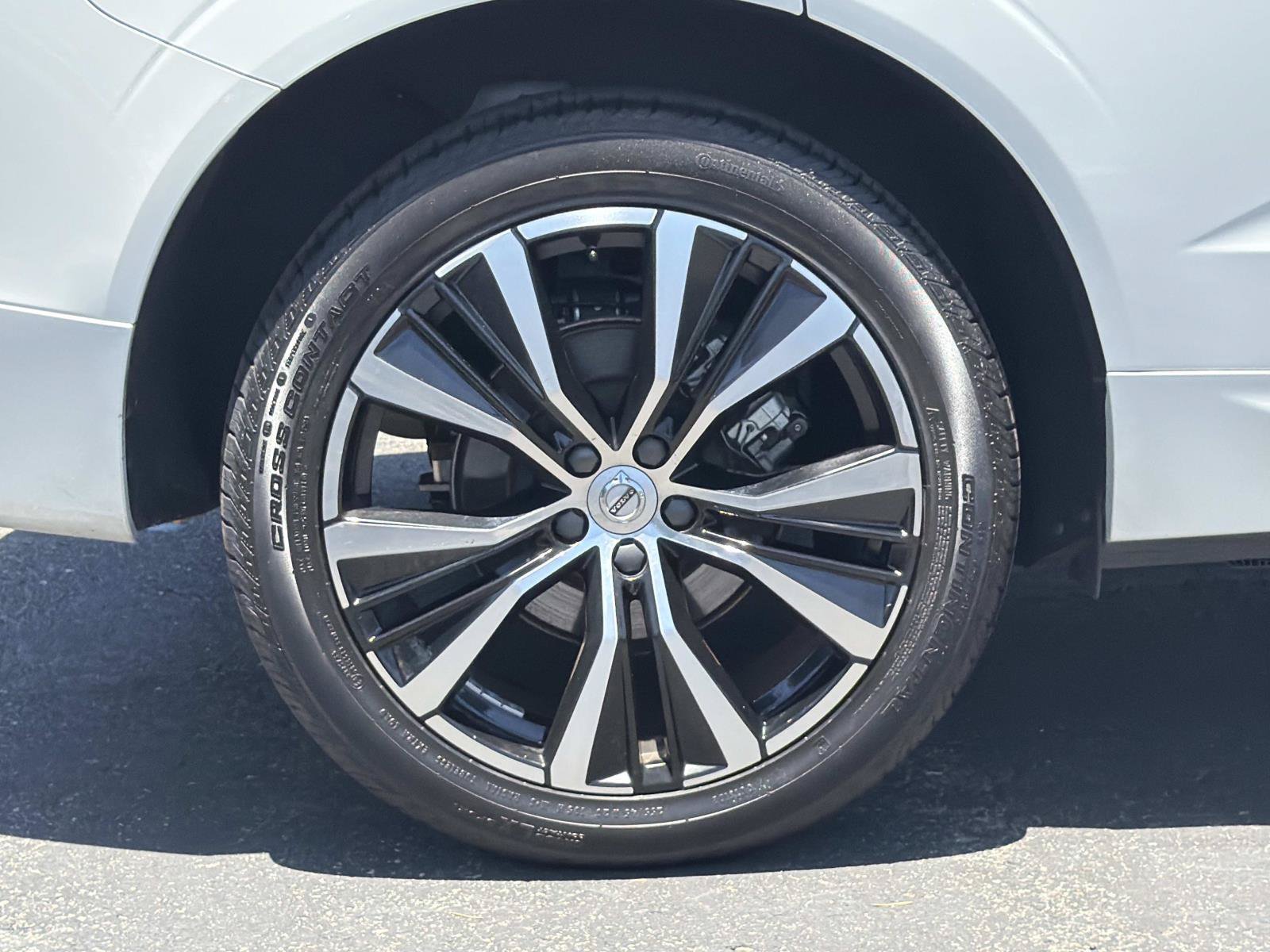 Certified 2023 Volvo XC60 B5 Plus AWD/4WD image 27