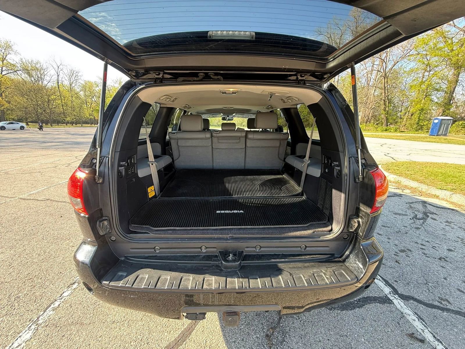 Used 2015 Toyota Sequoia SR5 w/ Premium Package AWD/4WD image 16