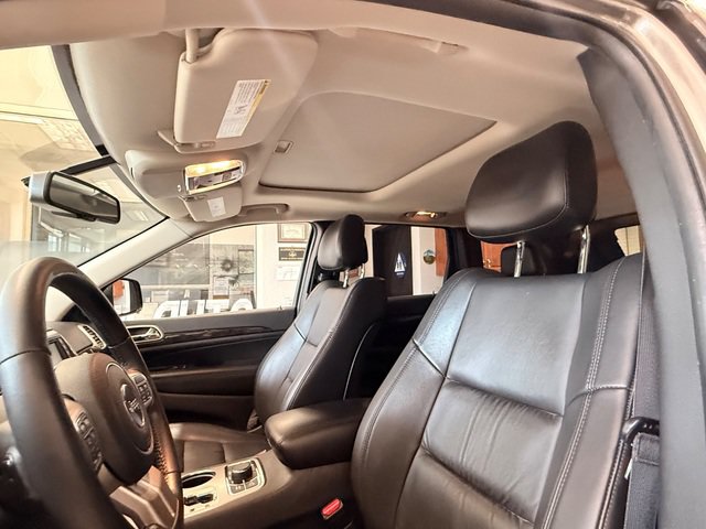 Used 2012 Jeep Grand Cherokee Laredo AWD/4WD image 6