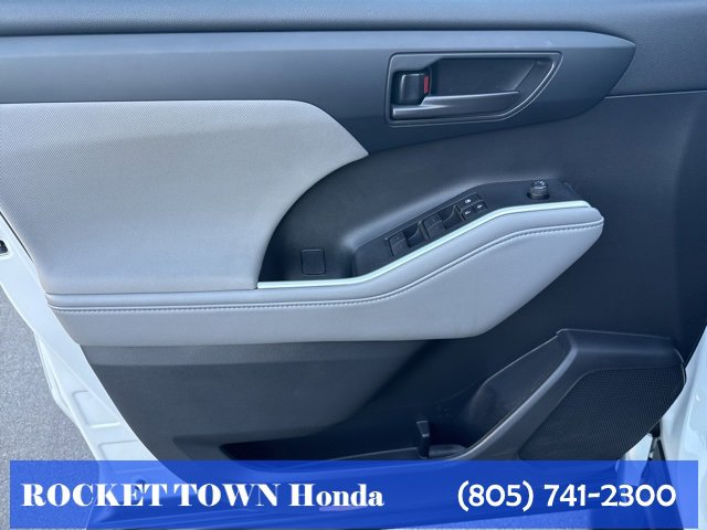 Used 2022 Toyota Highlander LE image 24