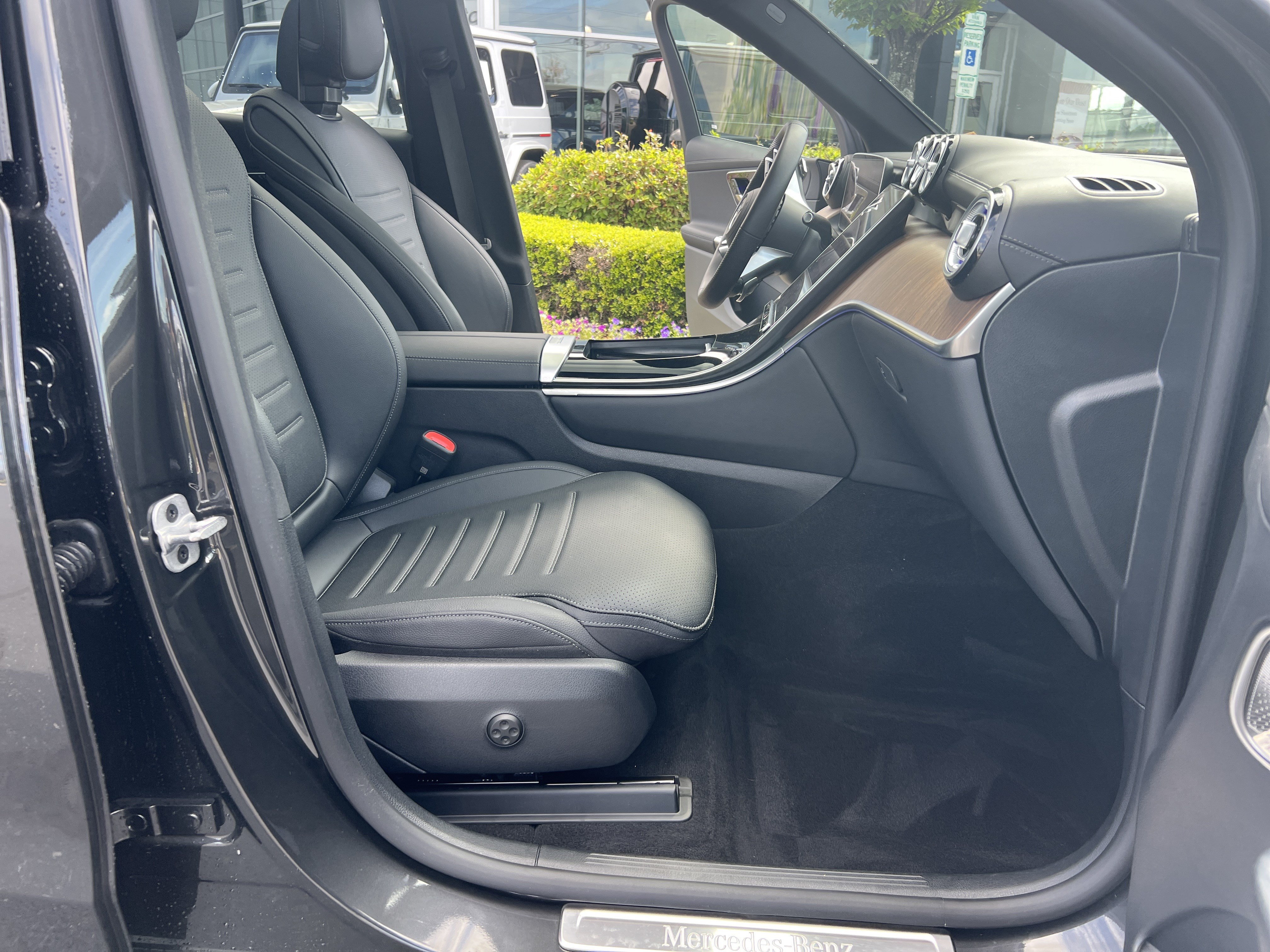 Certified 2025 Mercedes-Benz GLC 300 4MATIC image 34