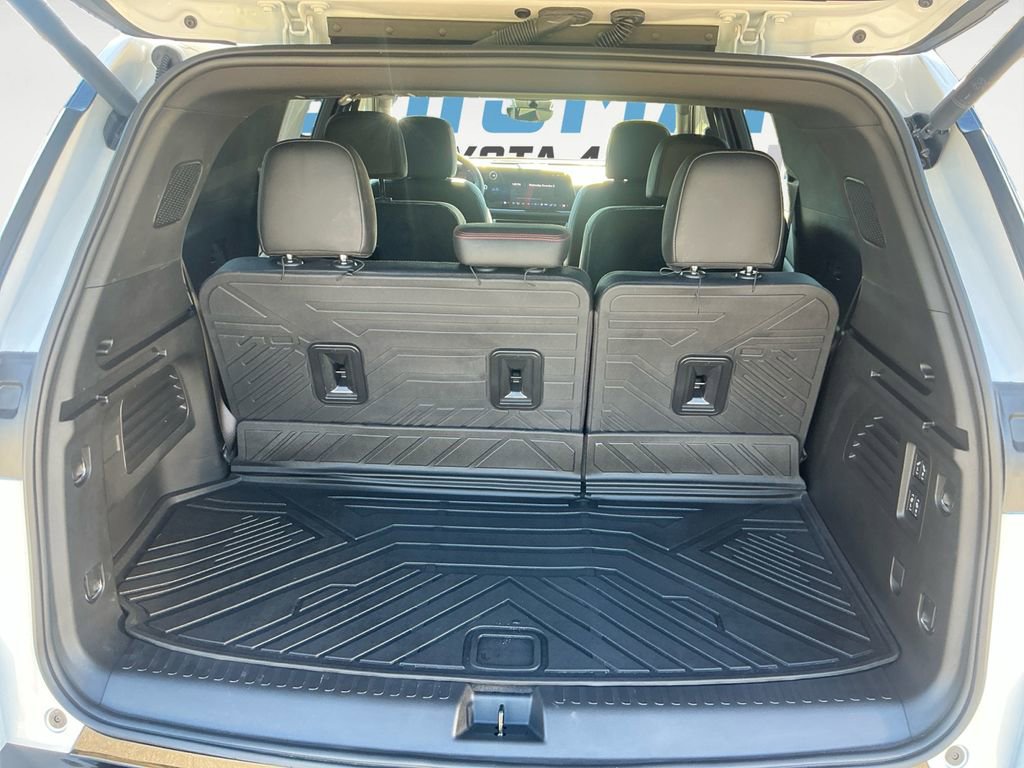 Used 2025 Chevrolet Traverse RS w/ LPO, Floor Liner Package image 17