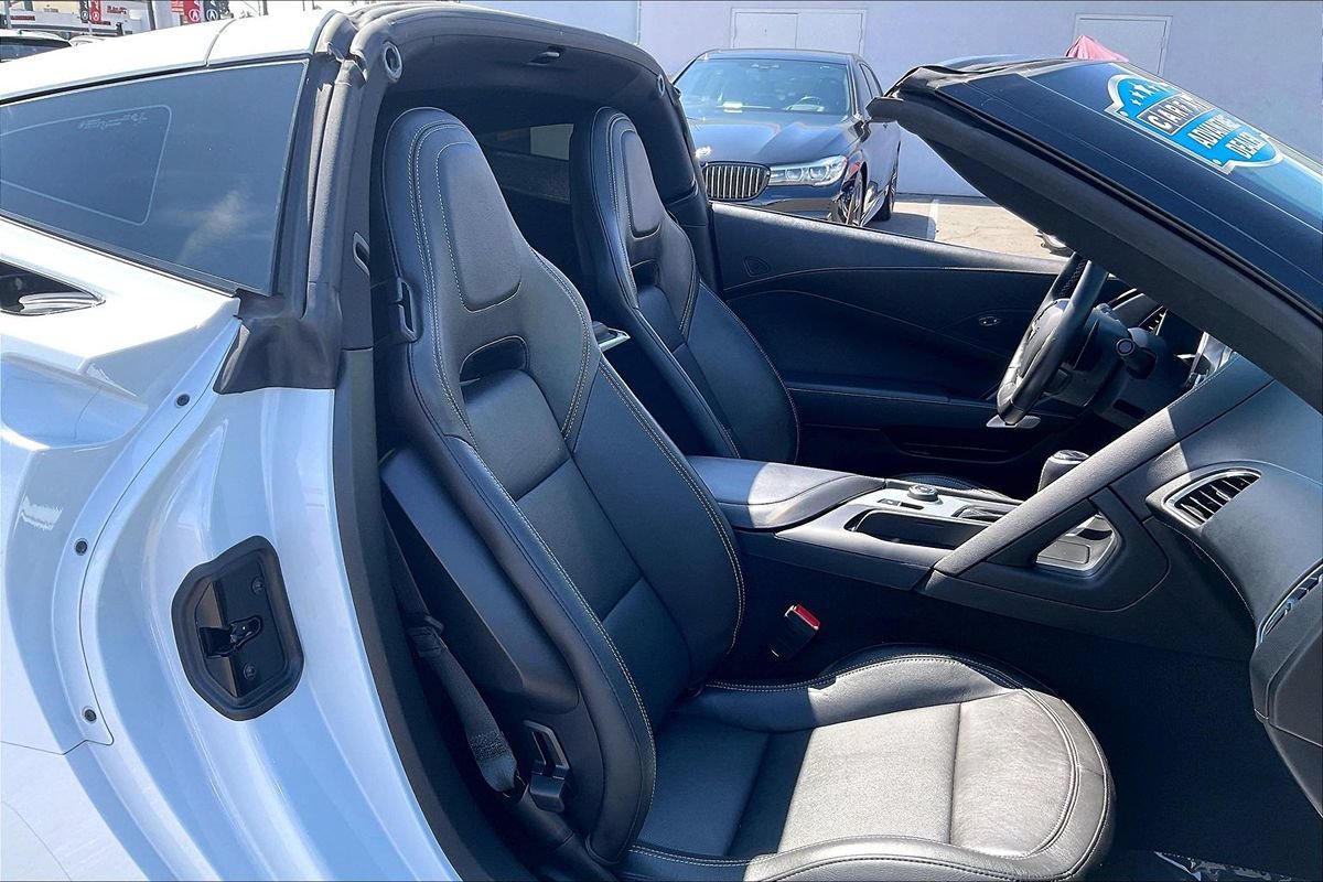 Used 2019 Chevrolet Corvette Stingray Coupe w/ Carbon Flash Badge Package RWD image 13
