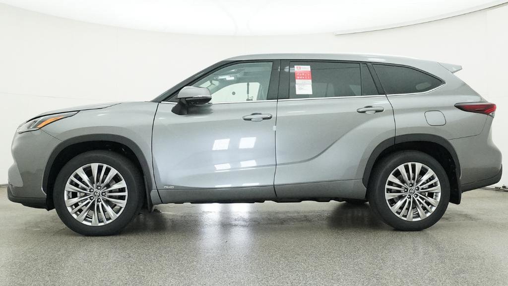 New 2026 Toyota Highlander Platinum image 9