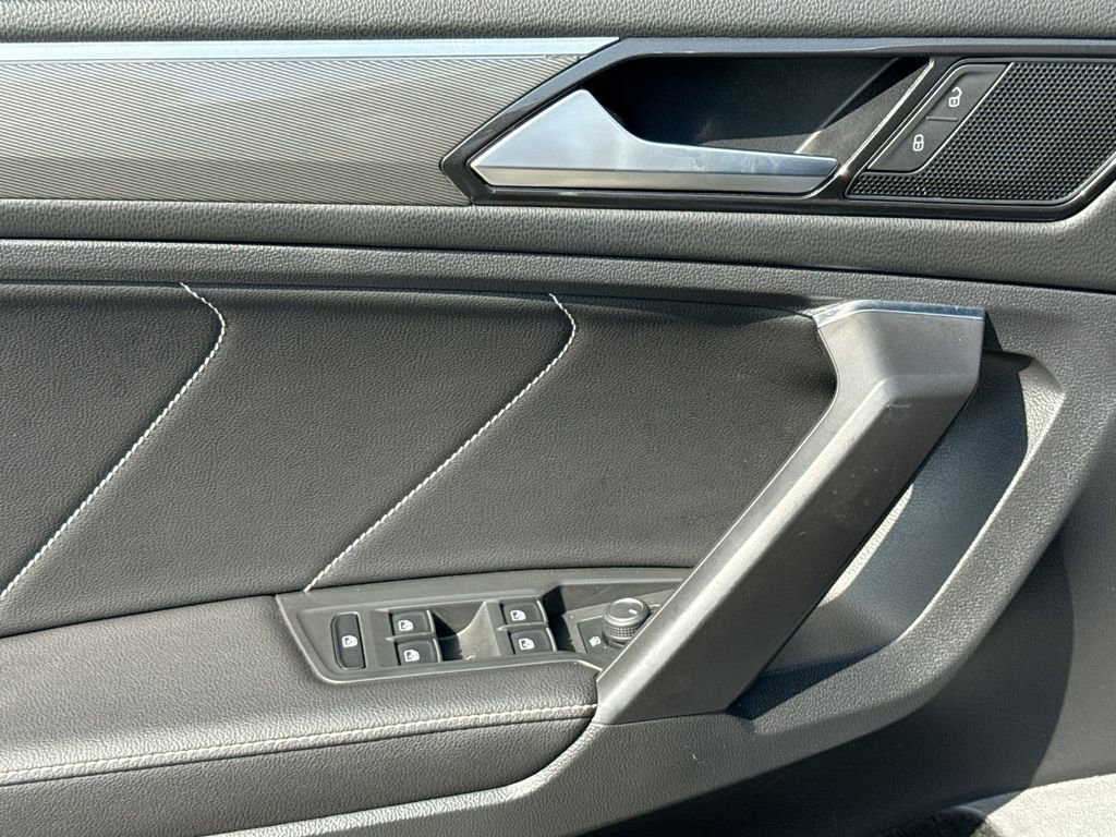 Used 2023 Volkswagen Tiguan SE R-Line image 15