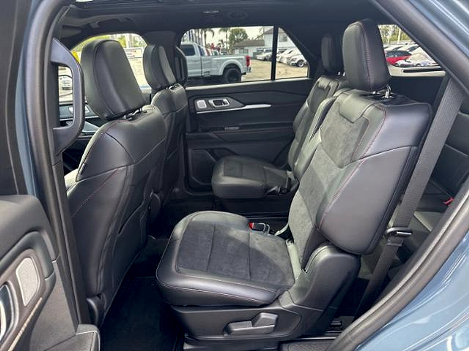 Used 2025 Ford Explorer ST w/ Sun And Sound Package AWD/4WD image 10