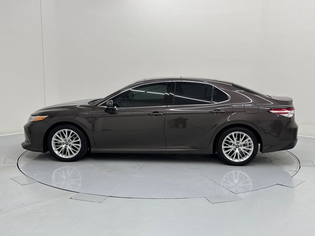Used 2018 Toyota Camry XLE image 3