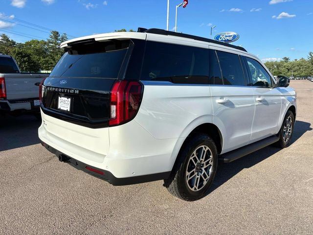 Used 2025 Ford Expedition Active AWD/4WD image 3