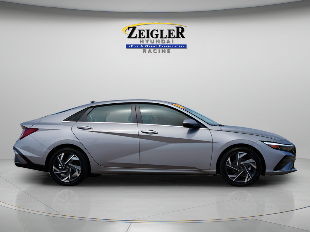Certified 2026 Hyundai Elantra Limited FWD image 8