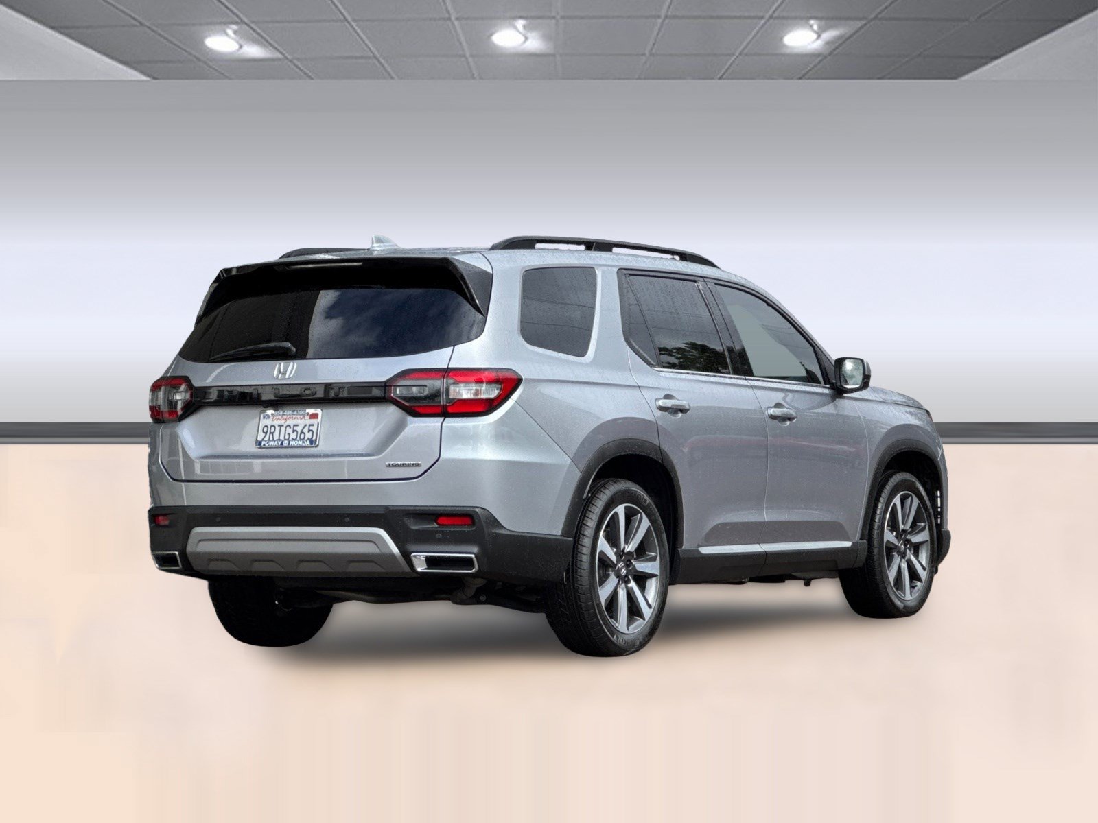 Certified 2025 Honda Pilot Touring image 9