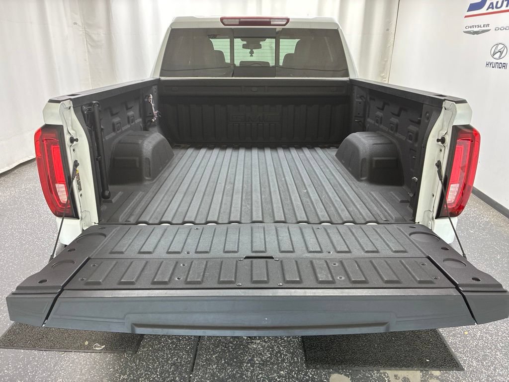 Used 2025 GMC Sierra 1500 SLT AWD/4WD image 7