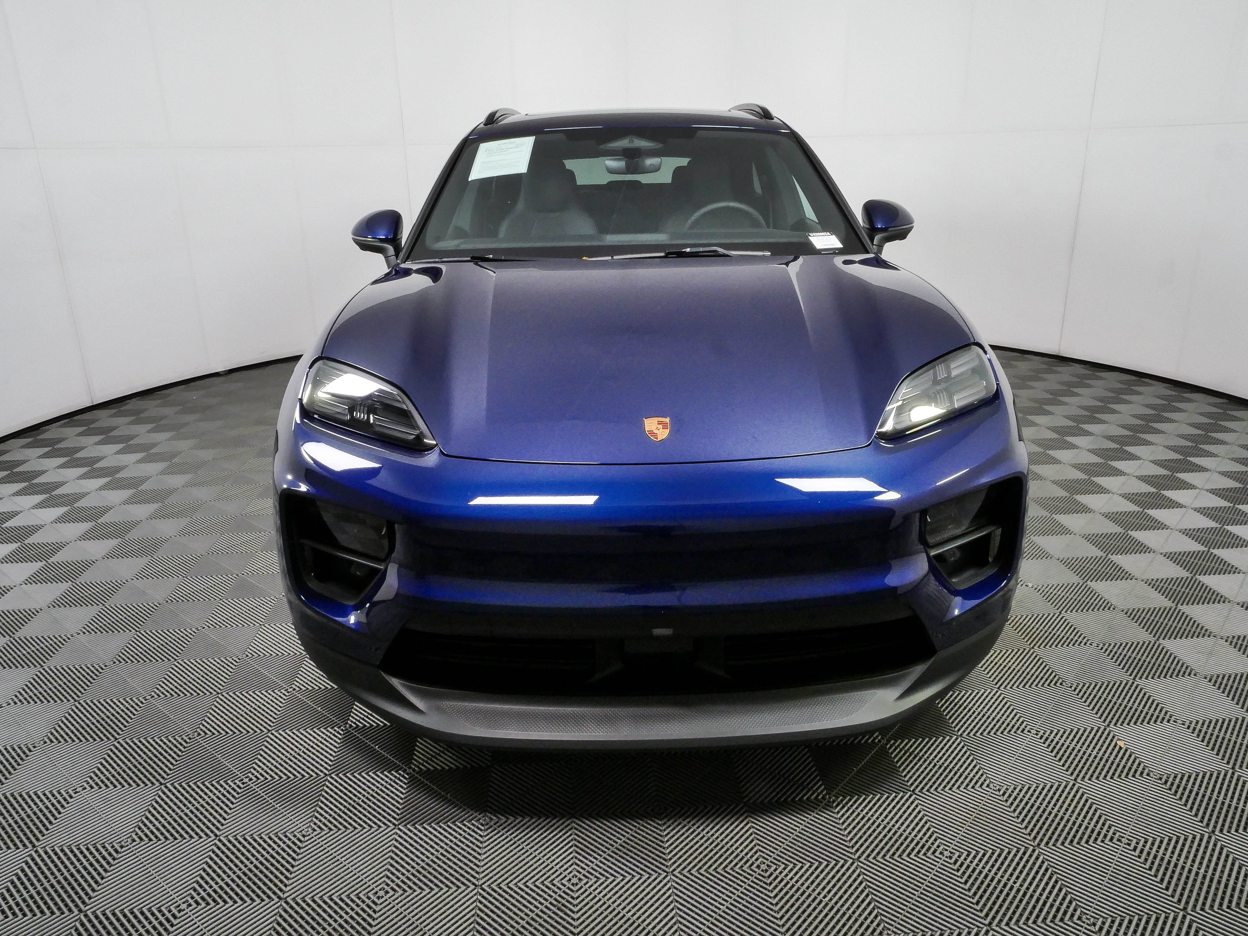Certified 2025 Porsche Macan Electric RWD image 37