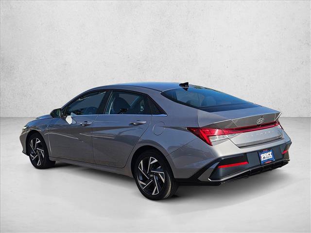 Used 2025 Hyundai Elantra SEL FWD image 8