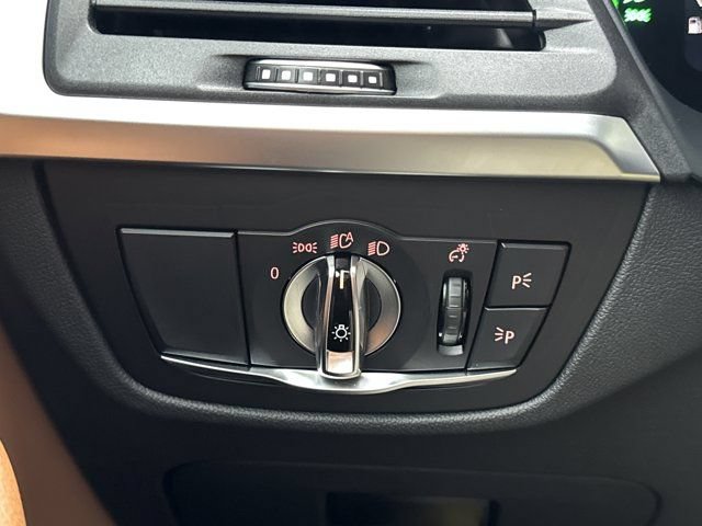 Certified 2025 BMW X4 xDrive30i AWD/4WD image 19