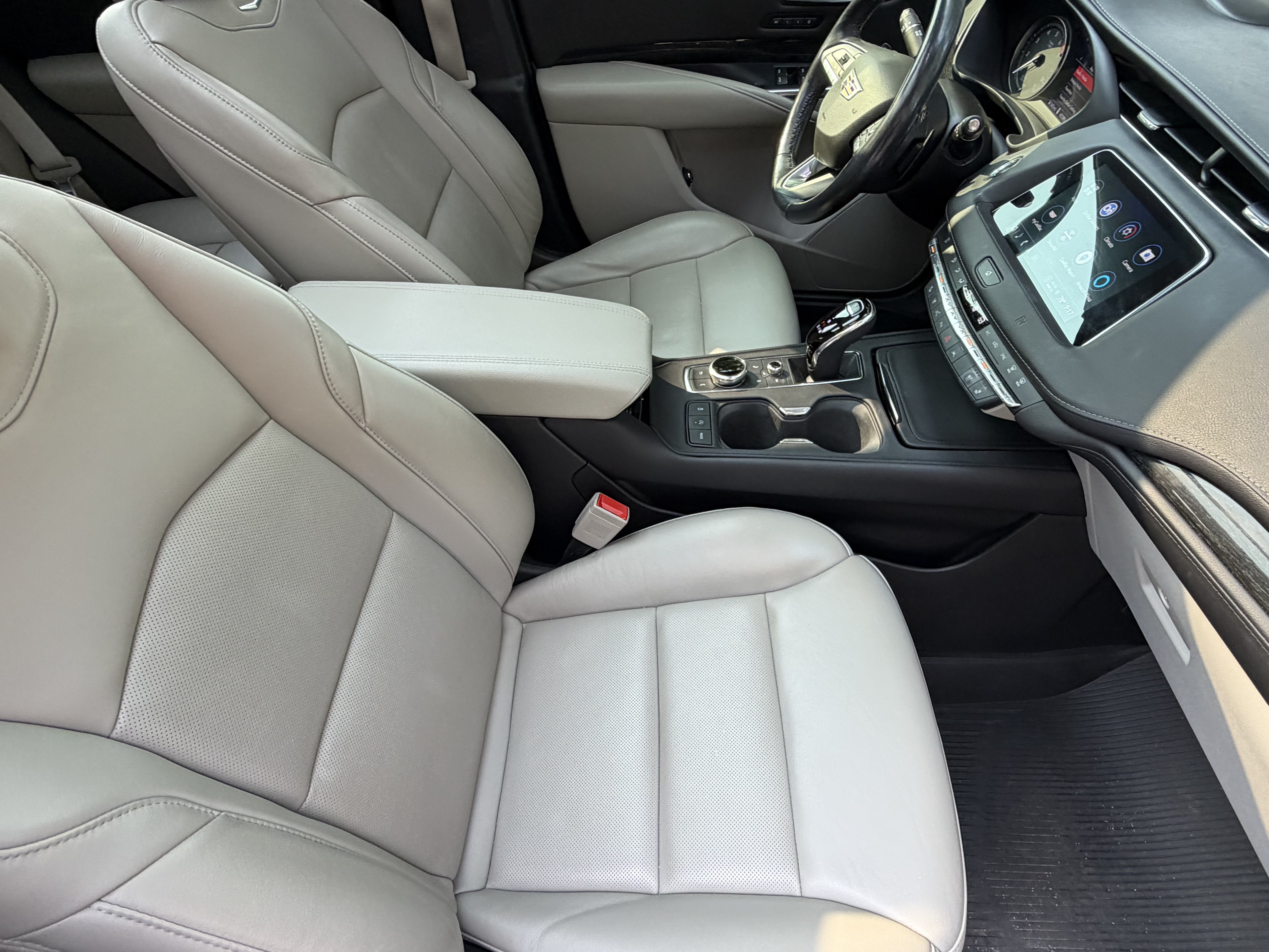 Used 2021 Cadillac XT4 Premium Luxury FWD image 43