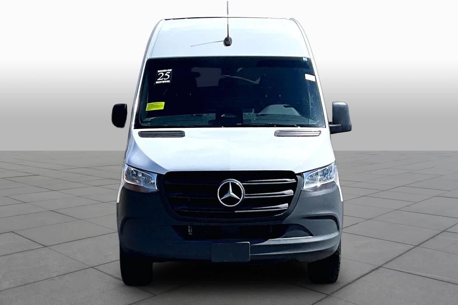 Used 2025 Mercedes-Benz Sprinter 2500 image 4