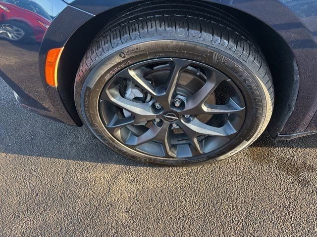 Used 2023 Chrysler Pacifica Limited w/ Uconnect Theater Family Group image 47