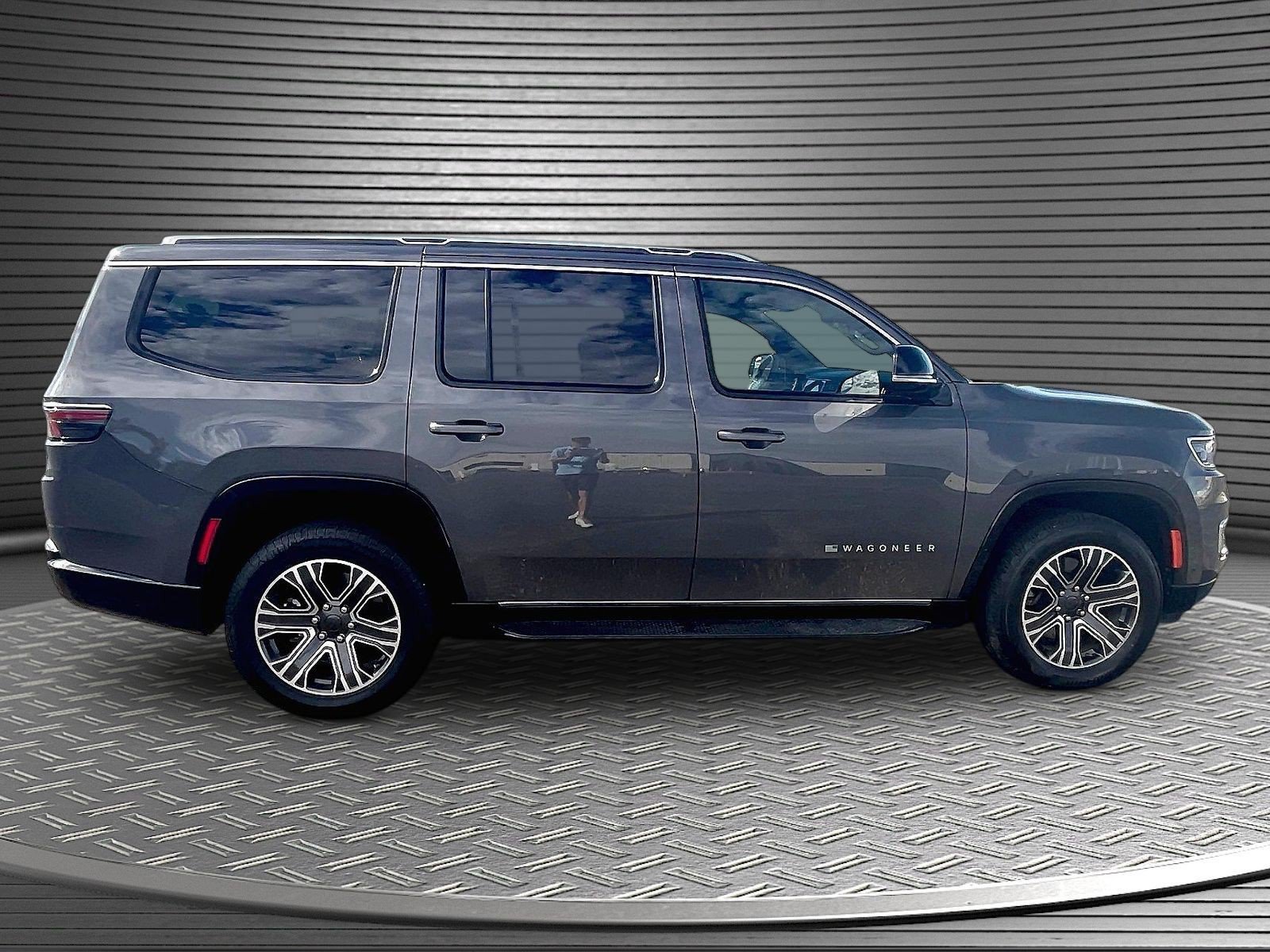 Used 2024 Jeep Wagoneer Series II w/ Flexible Seating Group RWD image 8