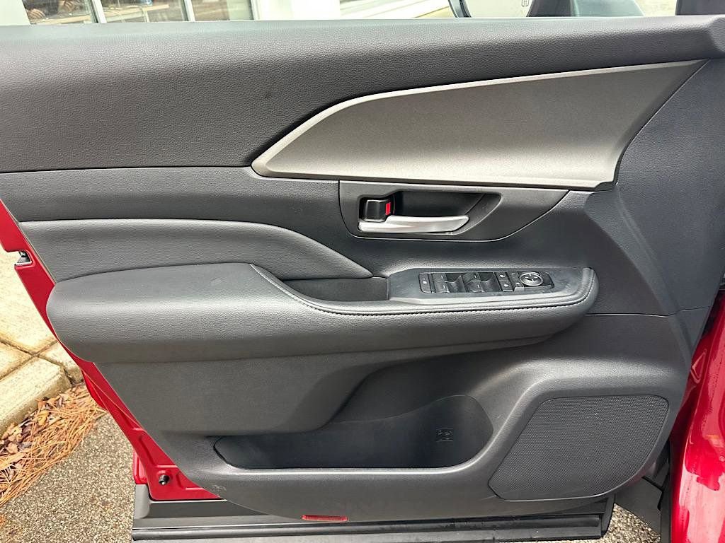 Certified 2024 Toyota Grand Highlander XLE image 13