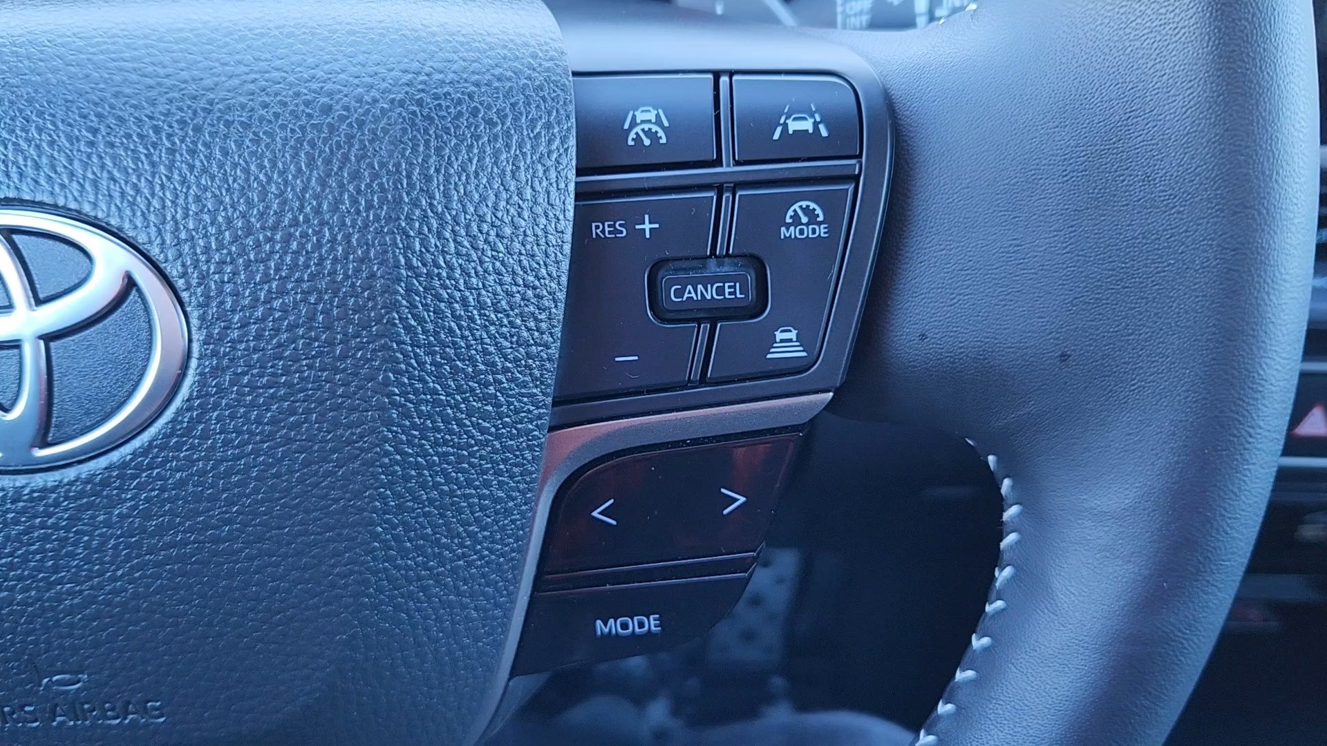 Used 2025 Toyota Camry SE image 13