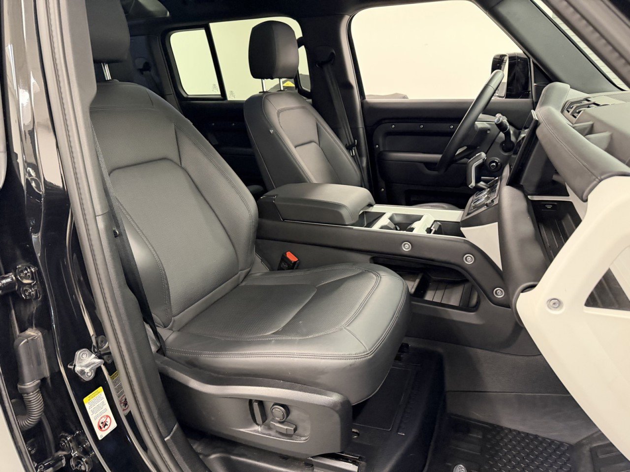 Used 2025 Land Rover Defender 110 S image 47