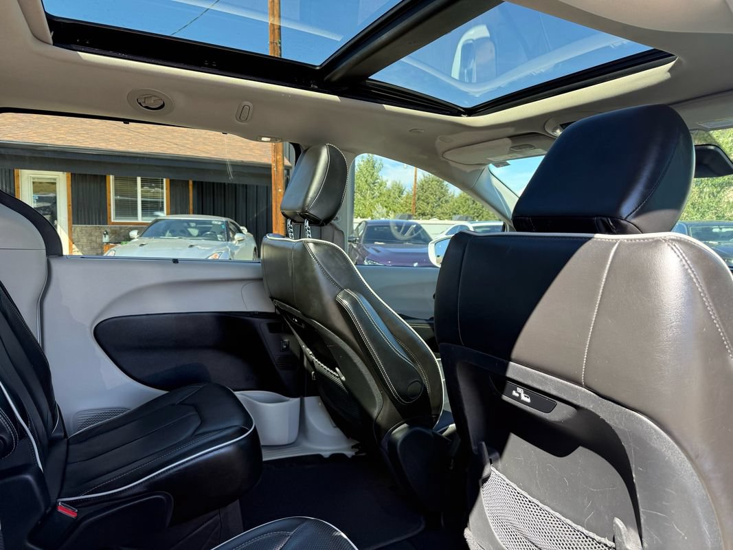 Used 2021 Chrysler Pacifica Limited AWD/4WD image 23