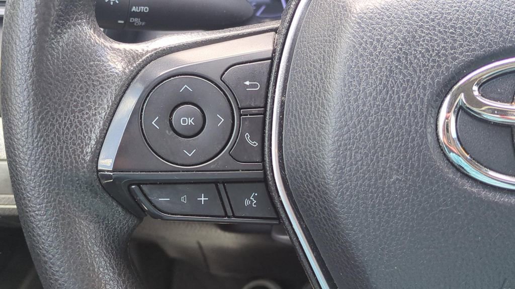 Used 2019 Toyota Camry LE image 27