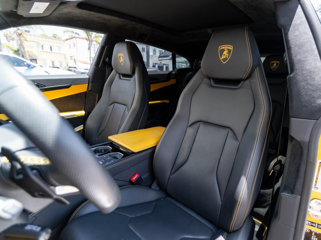 Used 2021 Lamborghini Urus AWD/4WD image 19