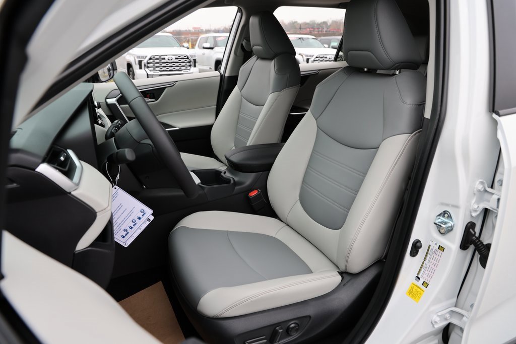 Certified 2025 Toyota RAV4 XLE Premium image 18