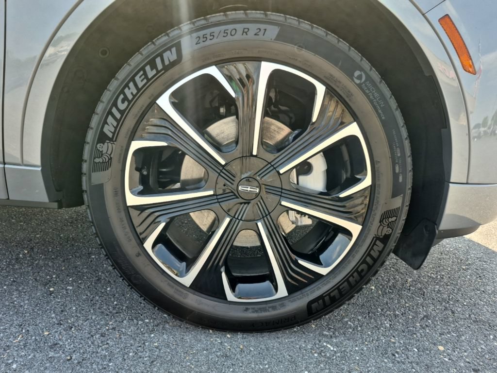 Certified 2025 Lincoln Nautilus Reserve AWD/4WD image 18
