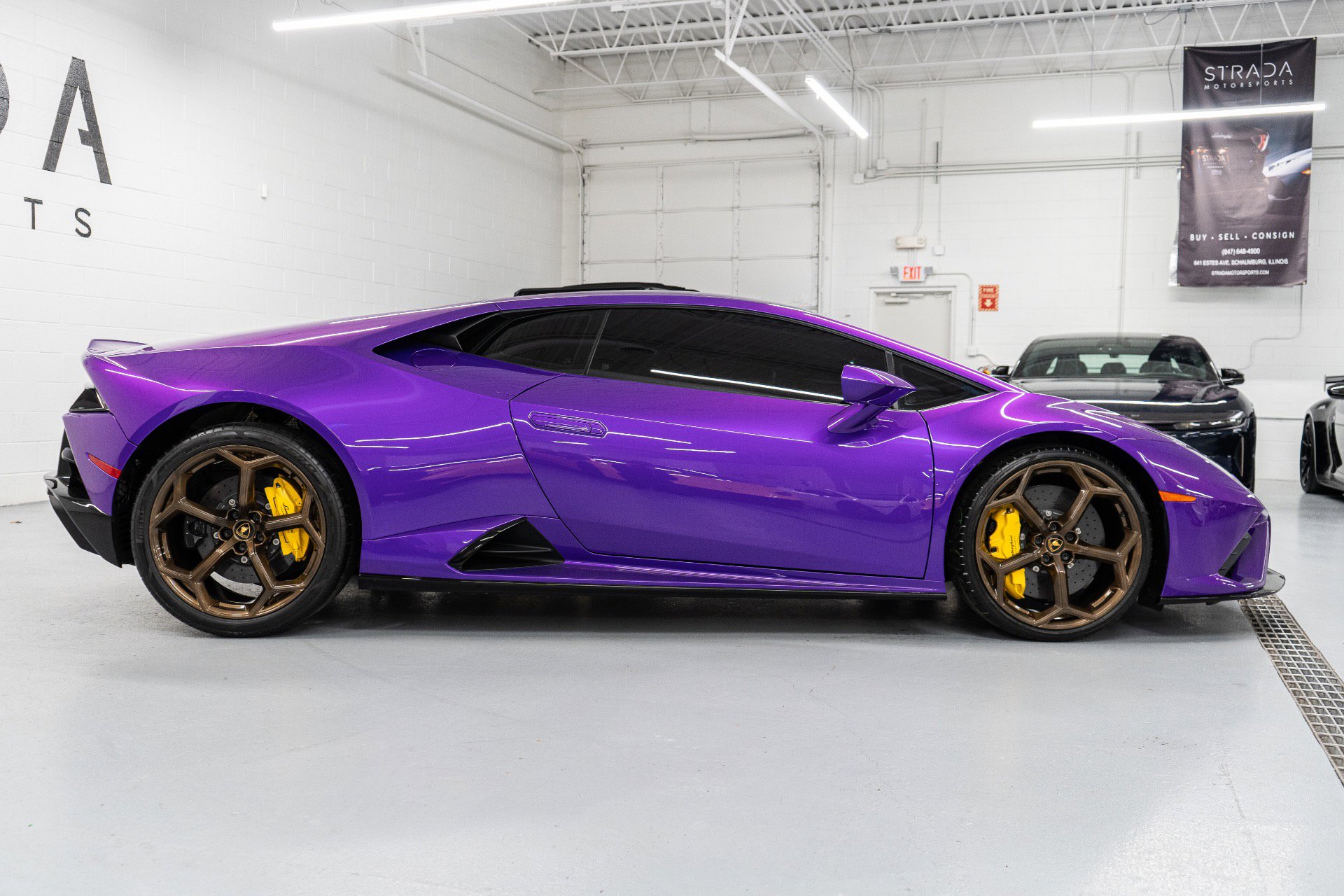 Used 2023 Lamborghini Huracan EVO image 11