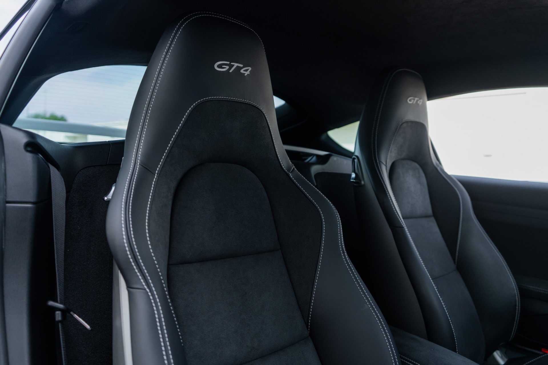 Used 2022 Porsche 718 Cayman GT4 image 23