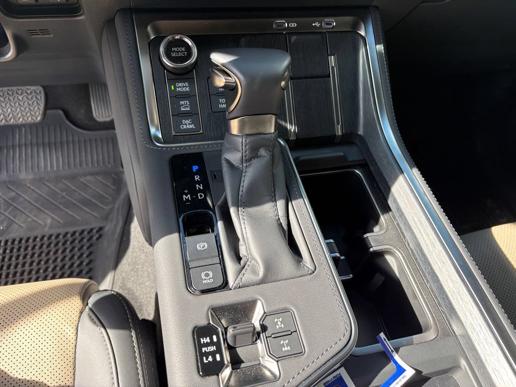 Used 2025 Lexus GX 550 w/ Accessory Package (CT) AWD/4WD image 25