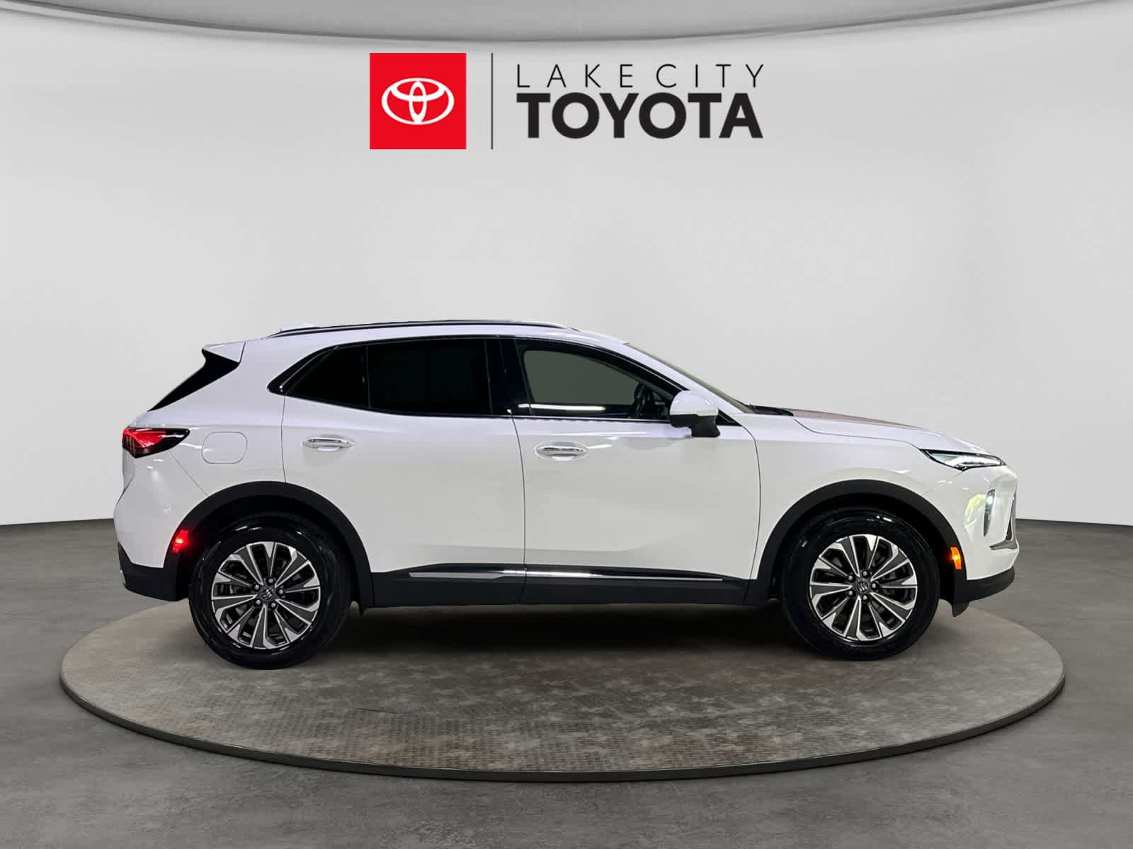 Used 2024 Buick Envision Preferred AWD/4WD image 11